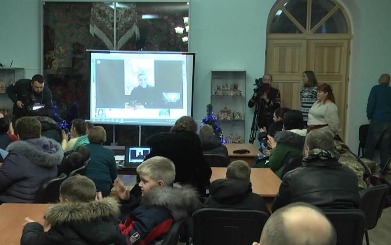 Військові на Харківщині читали казки для півсотні дітлахів
Військові на Харківщині читали казки для півсотні дітлахів