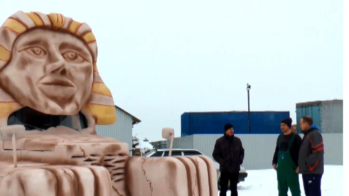 В Черновцах устроили удивительный карнавал, превратив авто на скульптуры В Черновцах устроили удивительный карнавал, превратив авто на скульптуры