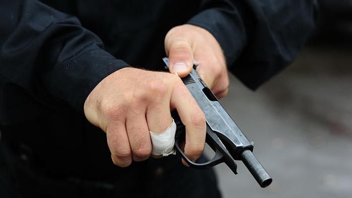 Чоловік вистрілив собі у голову в центрі Києва 