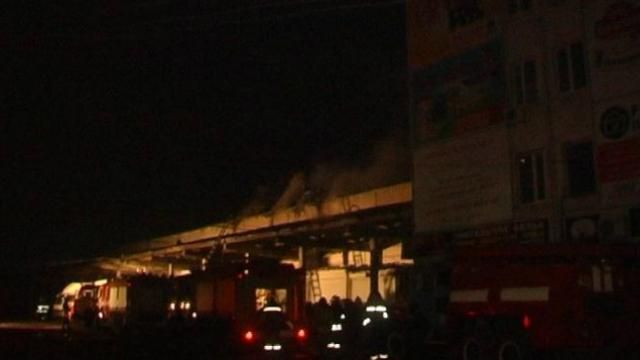 В окупованому Луганську в масштабній пожежі згоріли продуктові склади