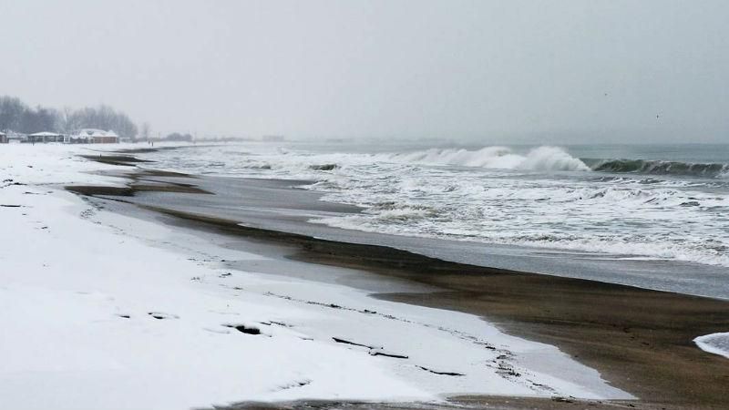 Черное море покрывается льдом возле Болгарии: впечатляющие фото