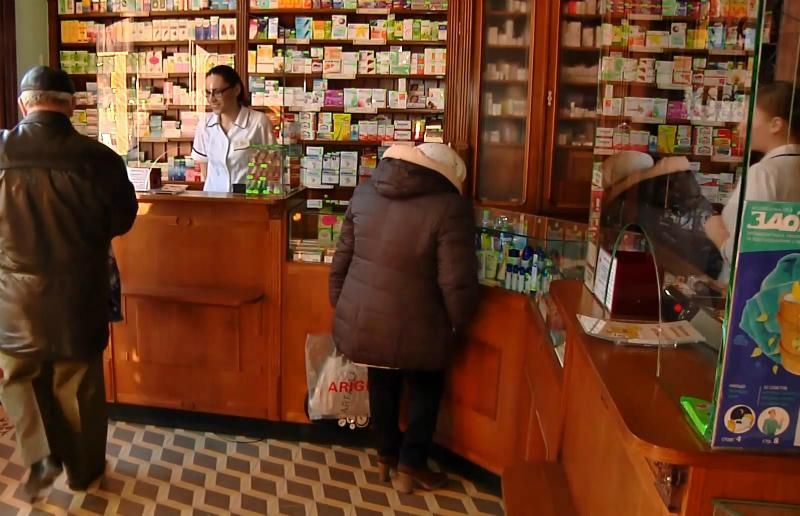 Українські аптеки продовжують продавати заборонені ліки

