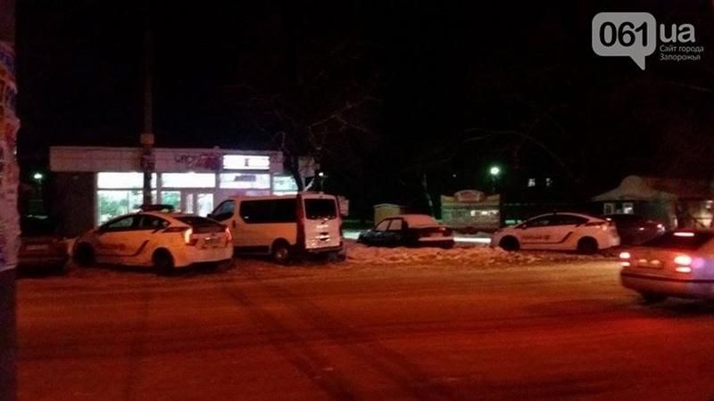 Мужчина выдернул чеку из гранаты возле супермаркета в Запорожье Мужчина выдернул чеку из гранаты возле супермаркета в Запорожье