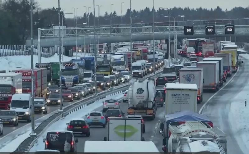 В Европе бушует мощный шторм "Эгон" В Европе бушует мощный шторм "Эгон"