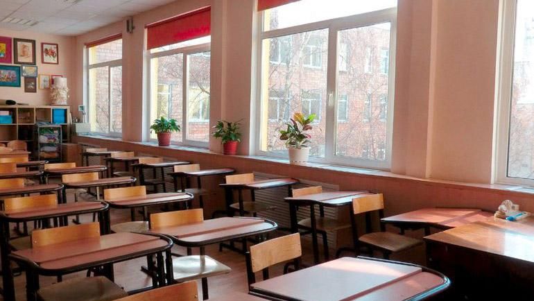 В черкасских школах третий раз продлили карантин В черкасских школах третий раз продлили карантин