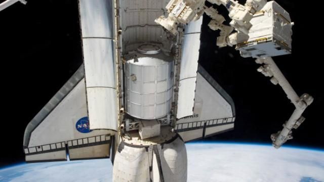 Дивакуватий робот на МКС навчився показувати собою смайли Дивакуватий робот на МКС навчився показувати собою смайли