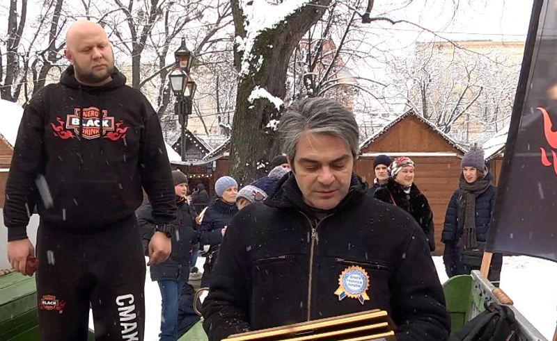 Медик помог ребенку, установив новый силовой рекорд Медик помог ребенку, установив новый силовой рекорд