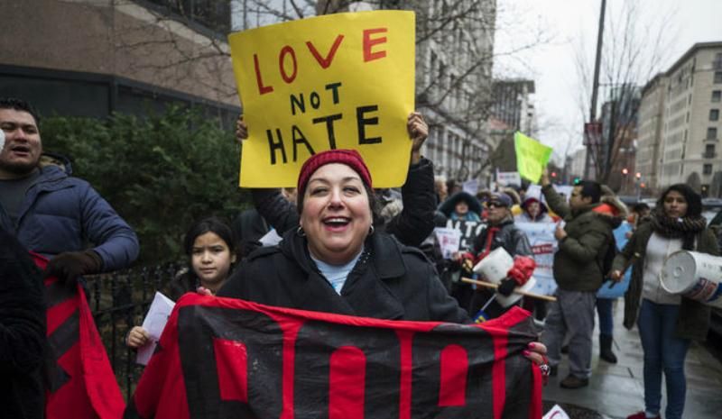 Тисячі людей в США вийшли протестувати проти інавгурації Трампа
Тисячі людей в США вийшли протестувати проти інавгурації Трампа