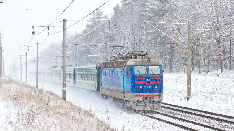 "Укрзализныця" запустила быстрый поезд из Киева во Франковск с необычной мебелью
