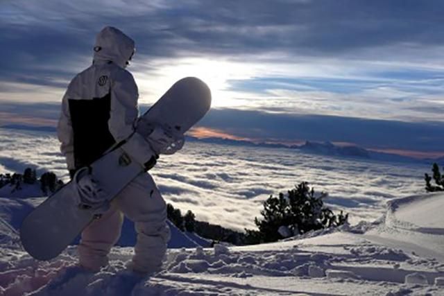 В заснеженных Карпатах заблудился сноубордист