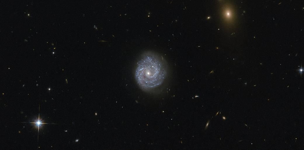 NASA показало знімок унікальної спіральної галактики