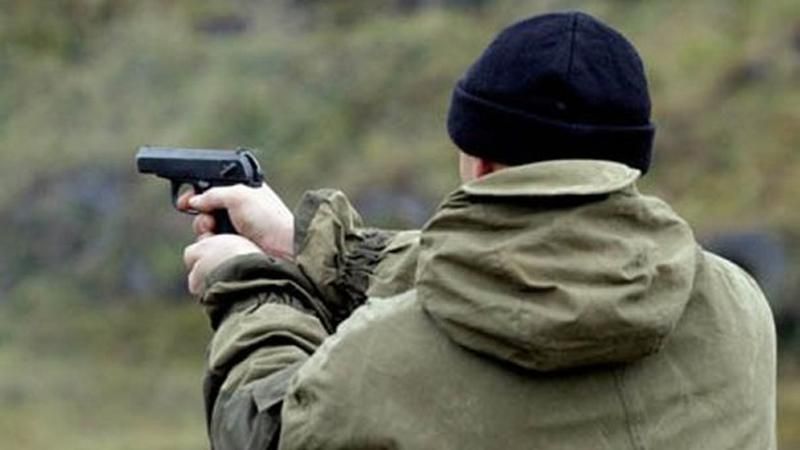 Стрельба из-за янтаря в Ровенской области: есть раненые и заложник, – СМИ Стрельба из-за янтаря в Ровенской области: есть раненые и заложник, – СМИ