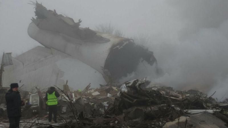 З'явилися моторошні фото з місця падіння турецького літака в Киргизстані