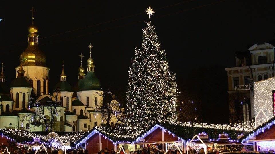 Головну ялинку країни перетворять на сувеніри