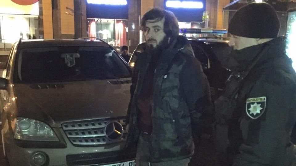 Озброєних грузинів з посвідченнями чеченського батальйону затримали у Києві Озброєних грузинів з посвідченнями чеченського батальйону затримали у Києві