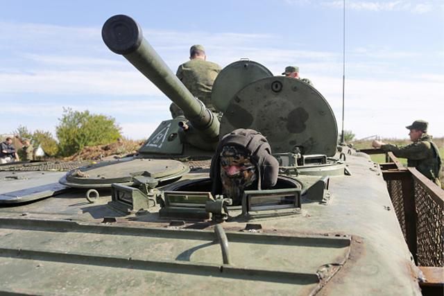 Боец АТО пострадал от обстрелов боевиков на Донбассе Боец АТО пострадал от обстрелов боевиков на Донбассе