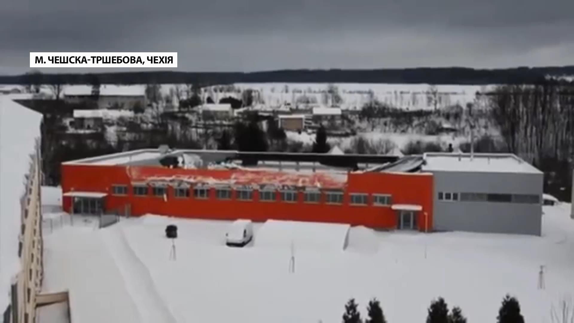 Крыша новенькой спортивной арены обрушилась во время матча юношеских команд Крыша новенькой спортивной арены обрушилась во время матча юношеских команд