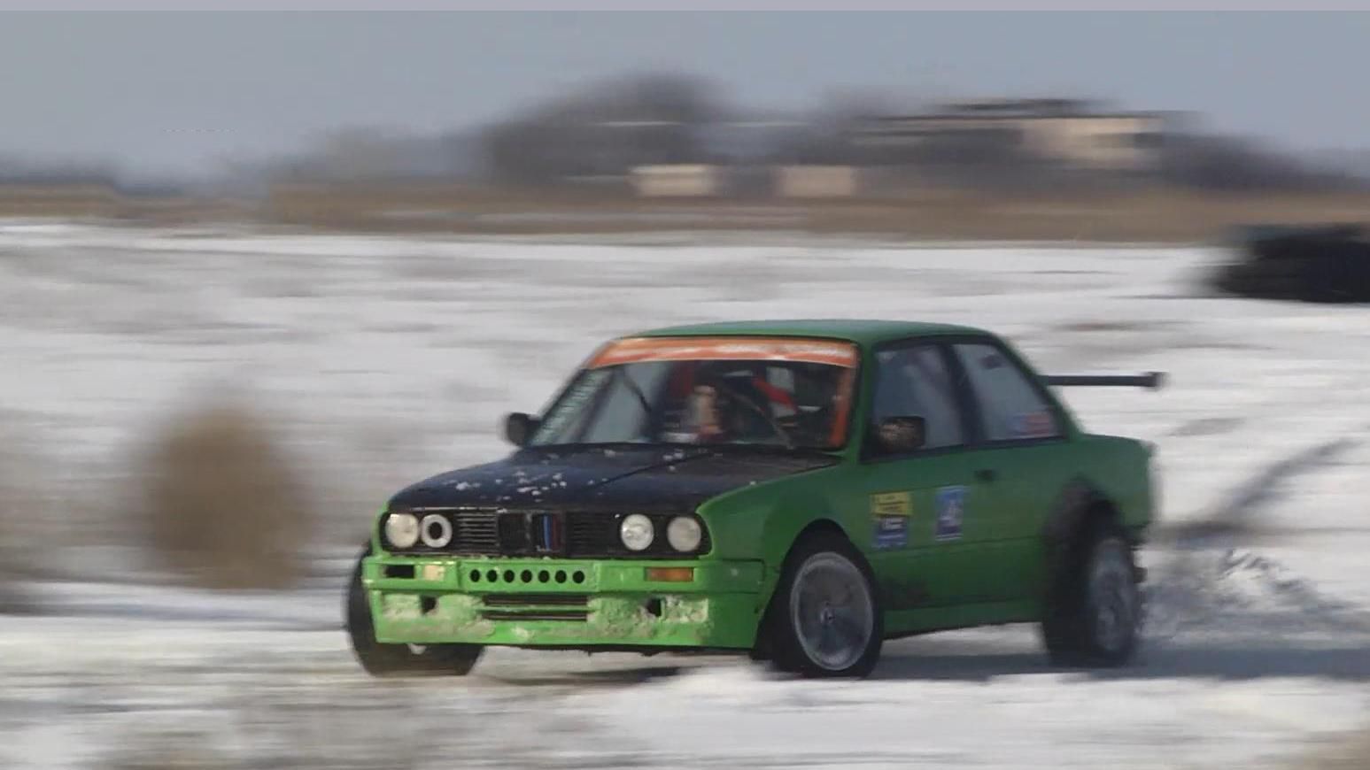 Как черкасской водители демонстрировали свое мастерство на заснеженных дорогах Как черкасской водители демонстрировали свое мастерство на заснеженных дорогах