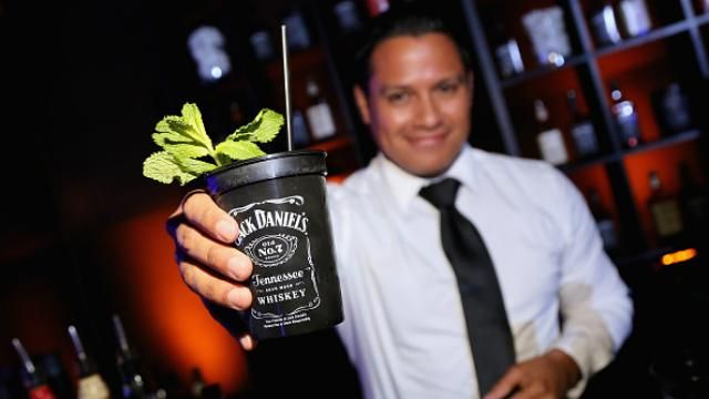 Кава зі смаком віскі: Jack Daniel’s взявся виготовляти революційний напій Кава зі смаком віскі: Jack Daniel’s взявся виготовляти революційний напій