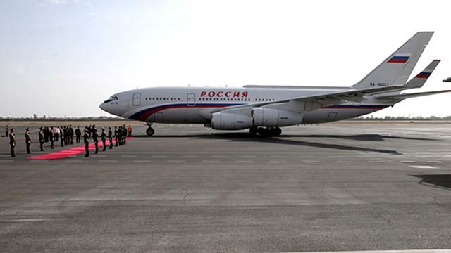 Самолет Путина получил повреждения