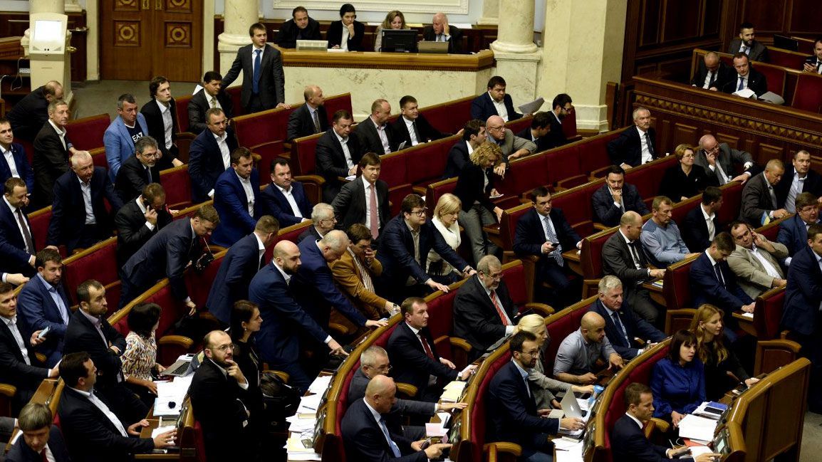 Какую зарплату хотят депутаты: названа сумма Какую зарплату хотят депутаты: названа сумма