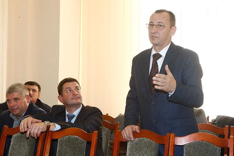 Київський суддя застосував силу проти журналістів, втікаючи від дражливих питань Київський суддя застосував силу проти журналістів, втікаючи від дражливих питань