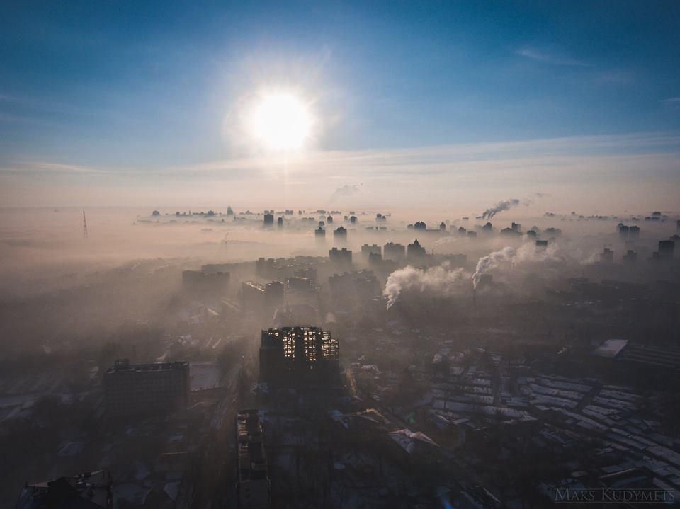 У мережі з'явились дивовижні фото "затуманеного" Києва з дрона