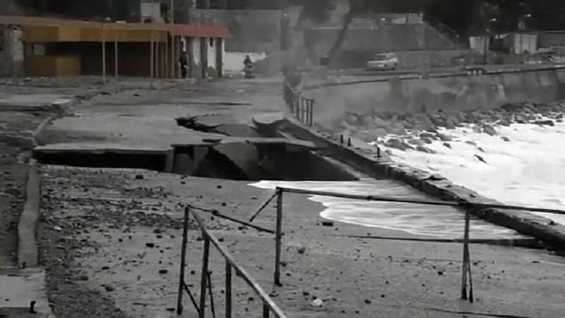Опублікували промовисті фото зруйнованої набережної в окупованому Криму