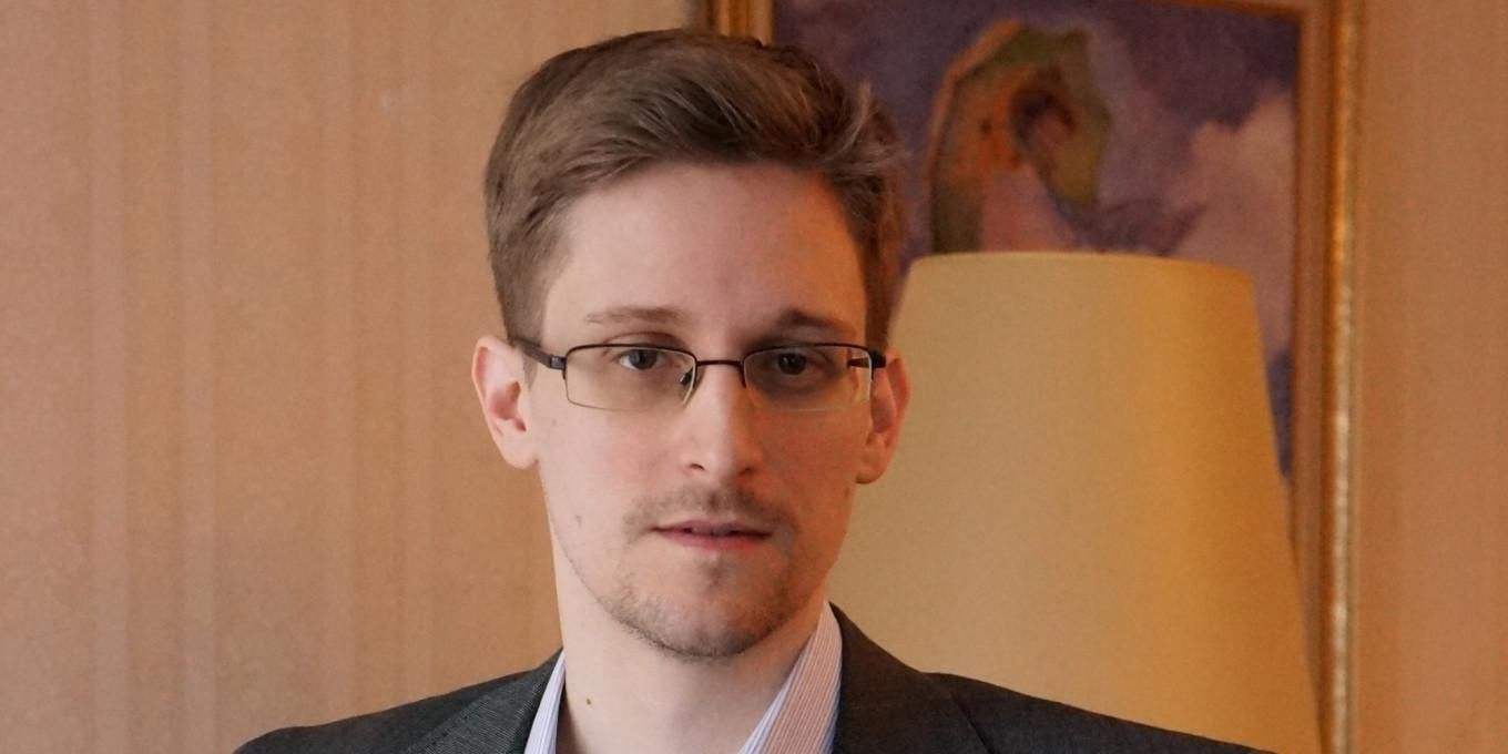 Сноудену разрешили жить в России еще два года