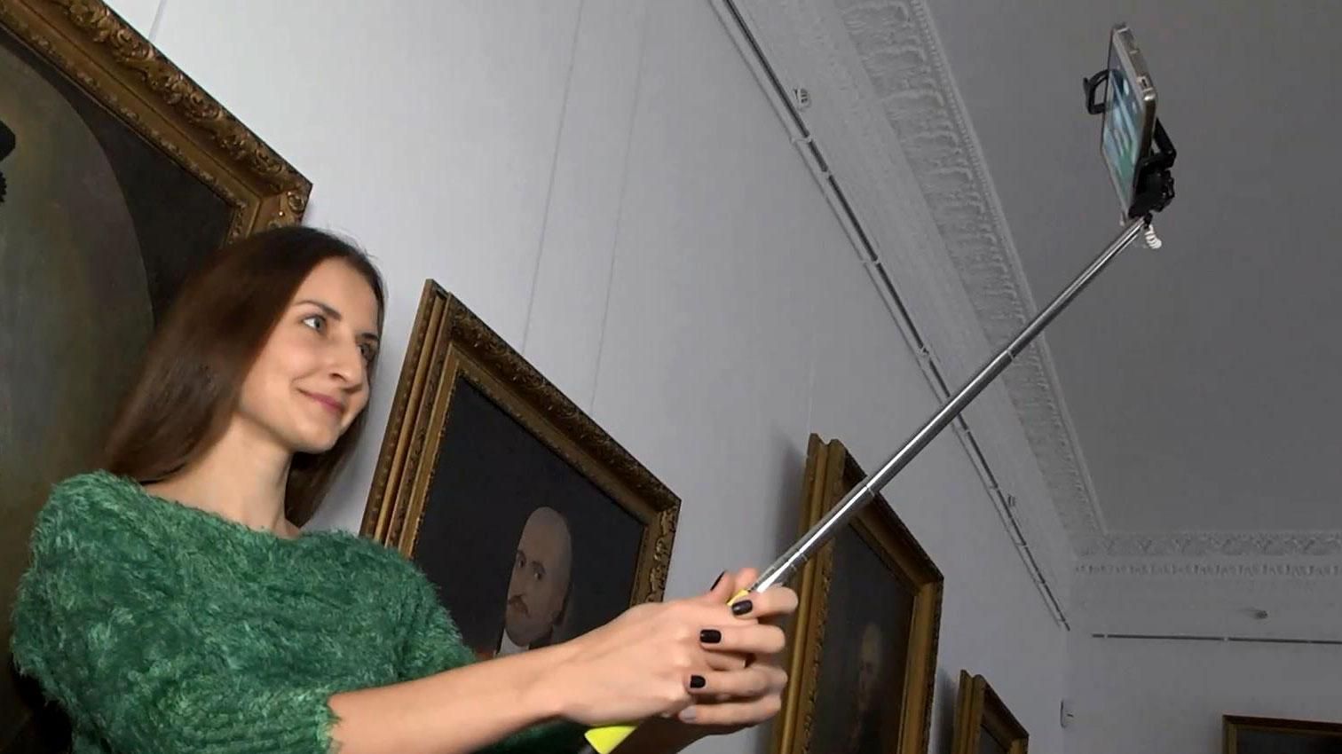 Украинцев наградят за лучшие селфи в музеях Украинцев наградят за лучшие селфи в музеях