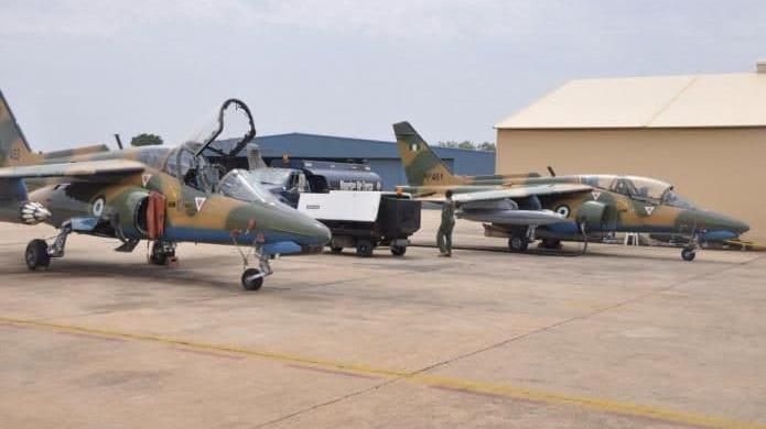 Нигерийский военный самолет "случайно атаковал" лагерь беженцев: десятки погибших