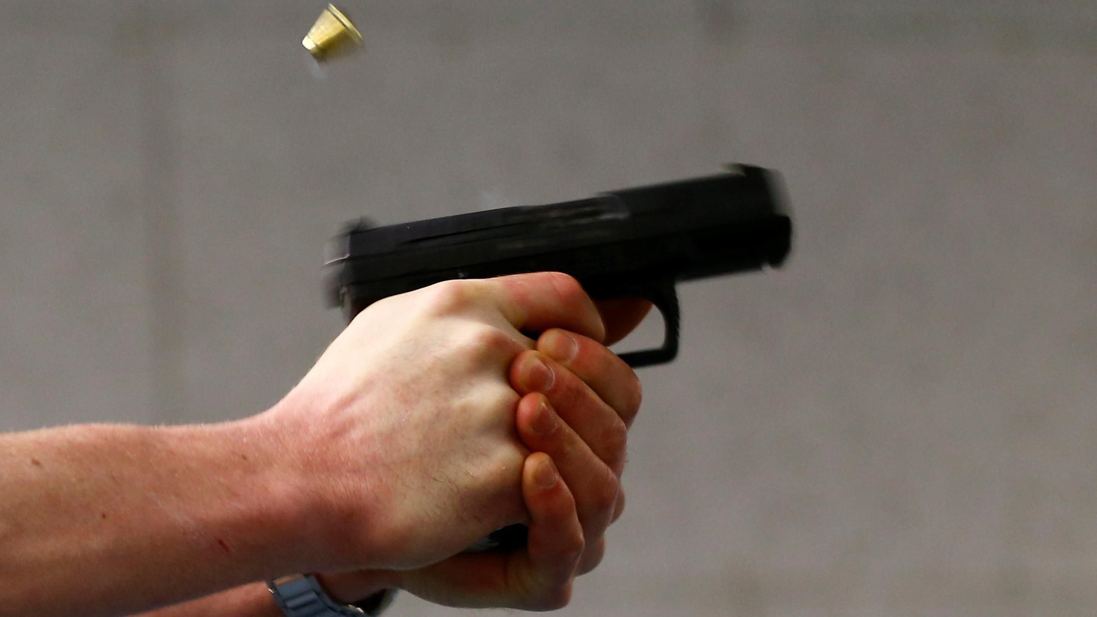 Молодик здійснив збройний напад на пошту у Києві Молодик здійснив збройний напад на пошту у Києві