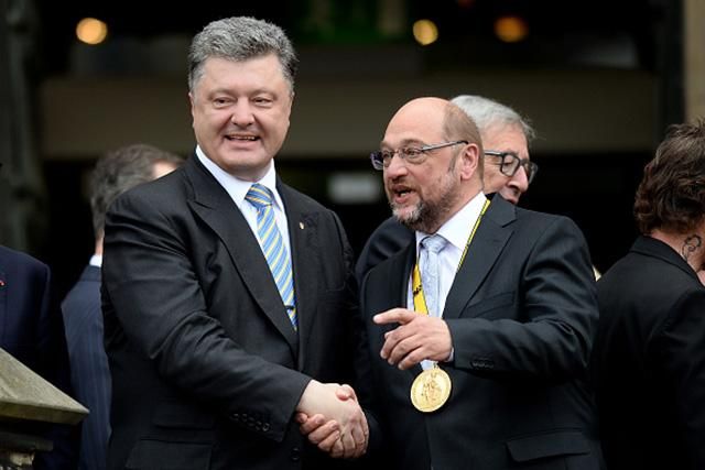 Порошенко поговорив із Шульцом про безвіз та санкції проти Росії Порошенко поговорив із Шульцом про безвіз та санкції проти Росії