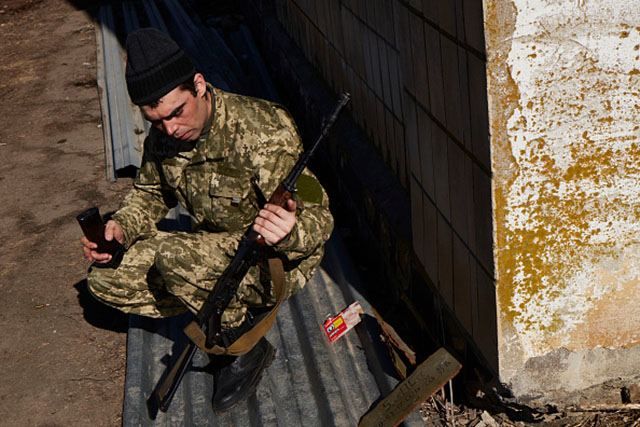 Российские боевики на Донбассе специально стреляют в себя, чтобы не воевать, – разведка