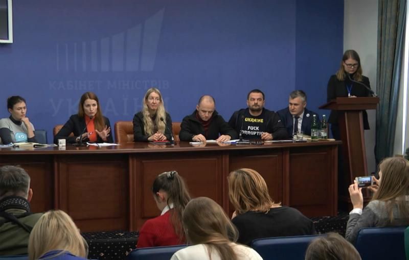 Парламент підозрює МОЗ у корупційних схемах через нещодавні скандали
Парламент підозрює МОЗ у корупційних схемах через нещодавні скандали