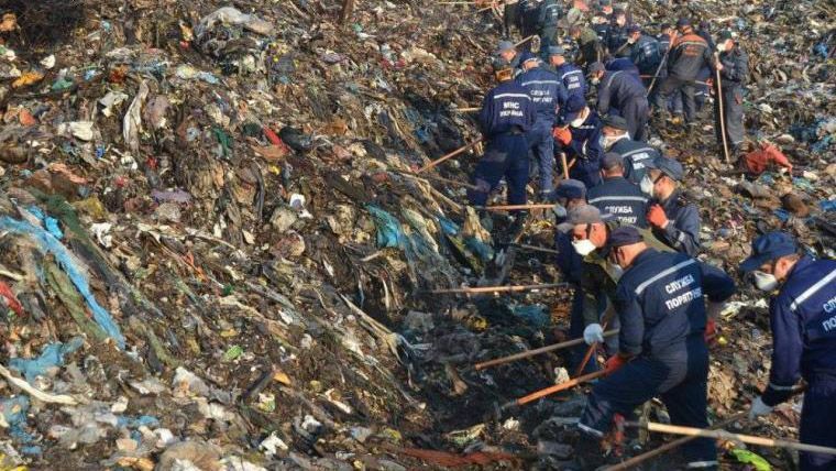 З криками і штурханиною львівські депутати вирішили, що робити із сміттям