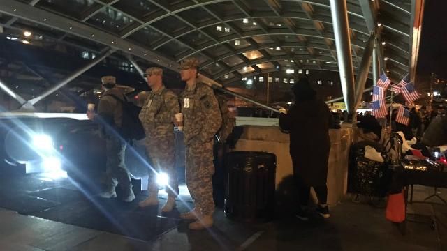 Люди черги займають ще з ночі: як США готуються до інавгурації Трампа Люди черги займають ще з ночі: як США готуються до інавгурації Трампа