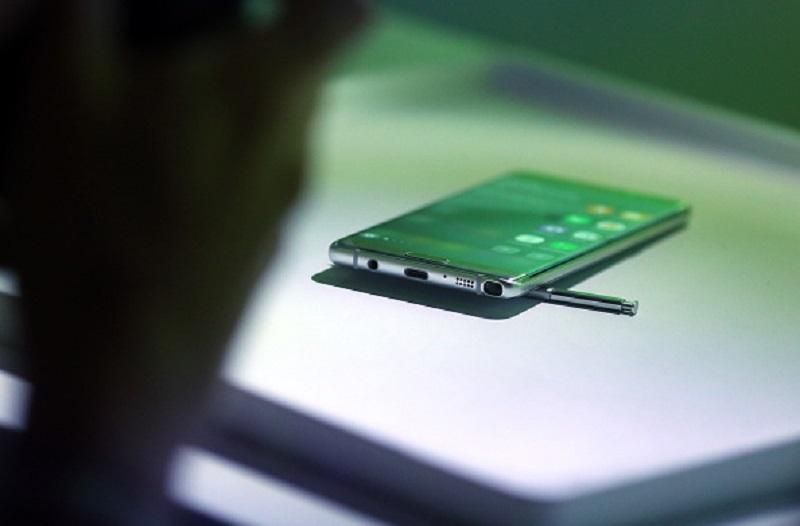 Samsung выяснил, почему взрываются его смартфоны Samsung выяснил, почему взрываются его смартфоны