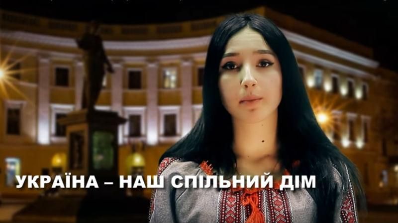 Тільки разом. Маріупольська молодь зворушливо привітала Україну з Днем соборності Тільки разом. Маріупольська молодь зворушливо привітала Україну з Днем соборності