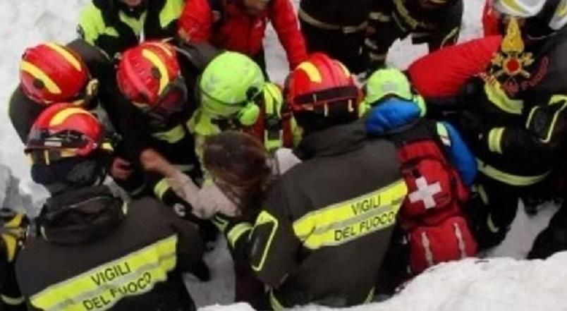 Смертоносная лавина в Италии: под завалами нашли людей