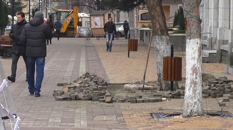 Було погано – стало ще гірше: як в окупованому Сімферополі ремонтують центральну частину міста Було погано – стало ще гірше: як в окупованому Сімферополі ремонтують центральну частину міста