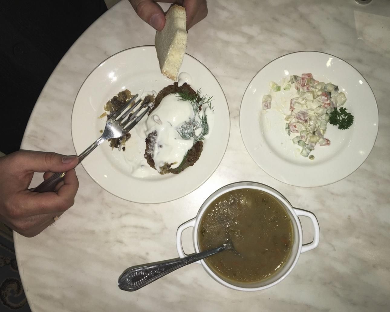 Що їдять у Верховній Раді: журналіст показала цікаві фото Що їдять у Верховній Раді: журналіст показала цікаві фото