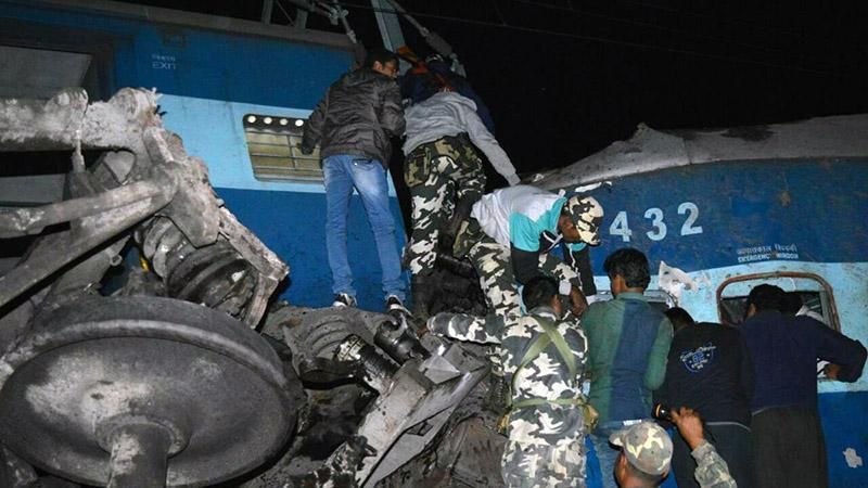 Моторошна трагедія в Індії забрала життя десятків людей Моторошна трагедія в Індії забрала життя десятків людей