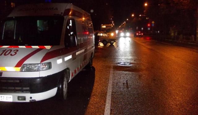 Страшна смерть у Києві: кілька авто 50 метрів тягнули пішохода по асфальту Страшна смерть у Києві: кілька авто 50 метрів тягнули пішохода по асфальту