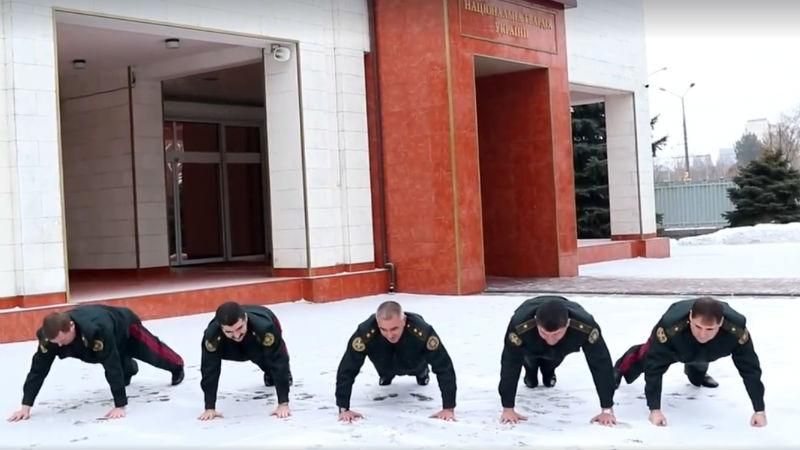 Генералы присоединились к благородному флешмобу