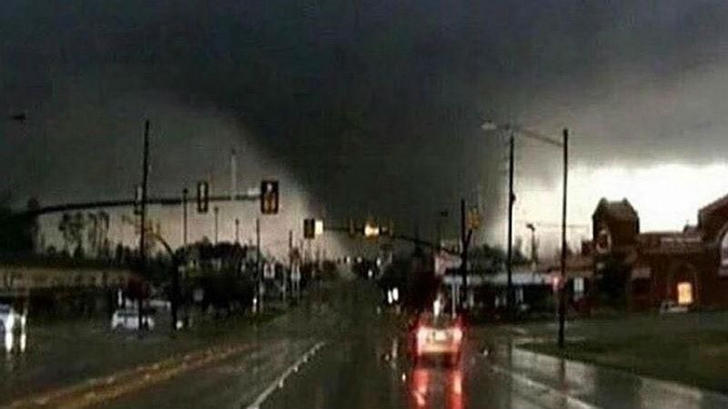 Смертоносный торнадо в США: появились жуткие фото разрушений Смертоносный торнадо в США: появились жуткие фото разрушений