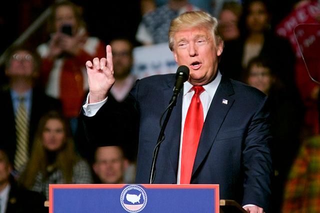 Трамп приховує від американців свою податкову декларацію Трамп приховує від американців свою податкову декларацію