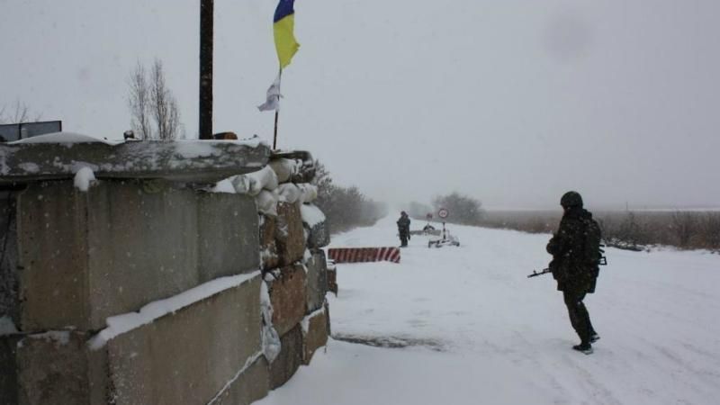 Бойовики гатили по всіх напрямках: один український воїн поранений