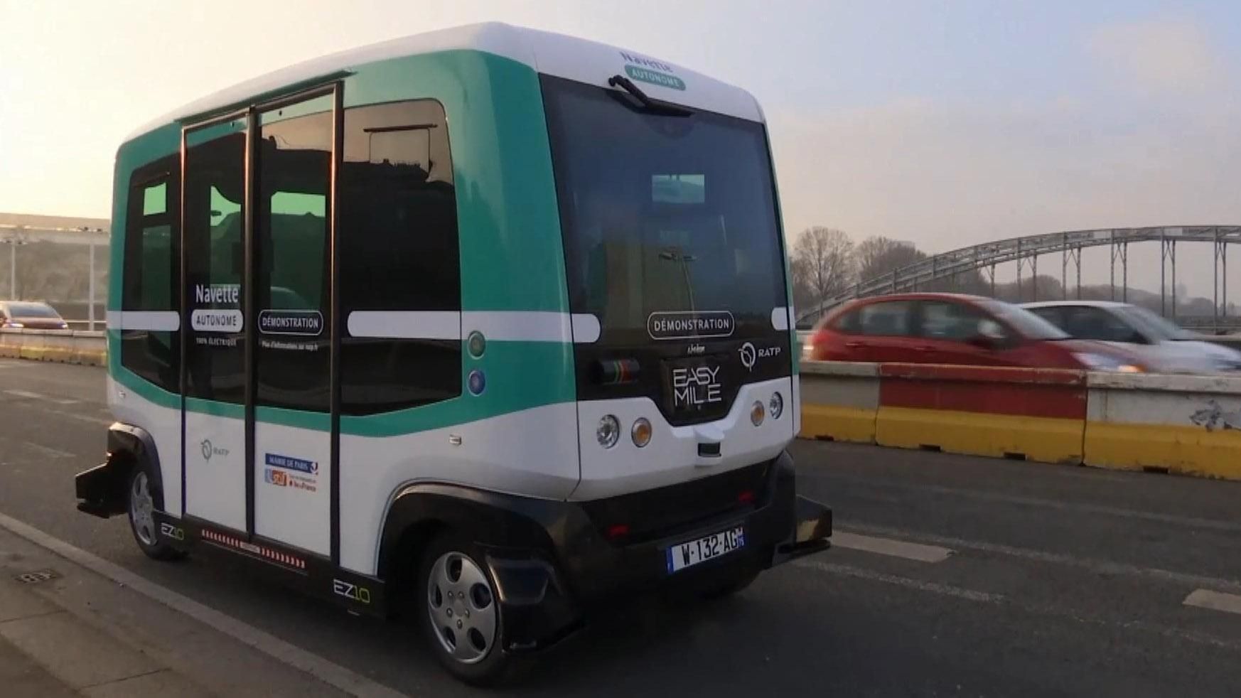 Електробус без водія запустили в Парижі Електробус без водія запустили в Парижі