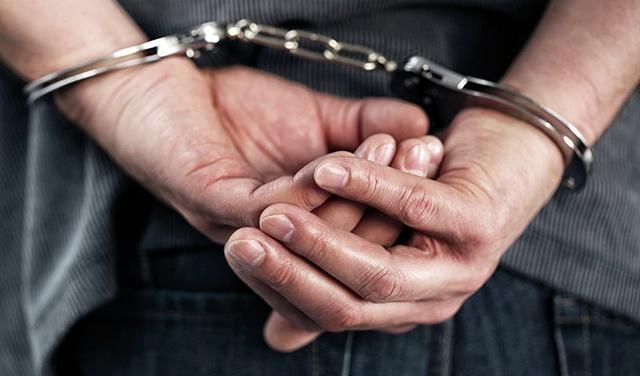 Полицейского-педофила поймали школьники на Киевщине Полицейского-педофила поймали школьники на Киевщине